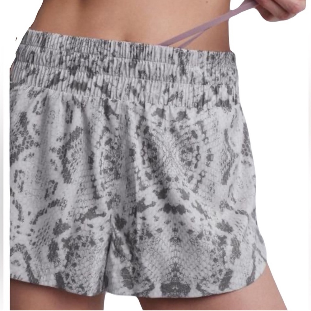 Varley Kallin Shorts Grey Snake Skin